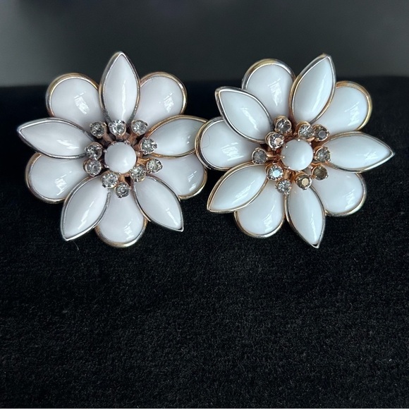 Vintage Kramer Milk Glass Rhinestone Flower Earrings - Picture 10 of 10